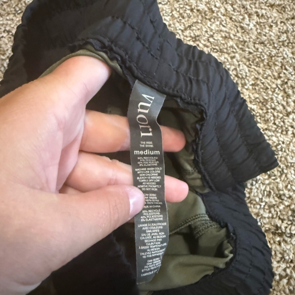 Vuori Shorts Size Medium EUC - Picture 4 of 4